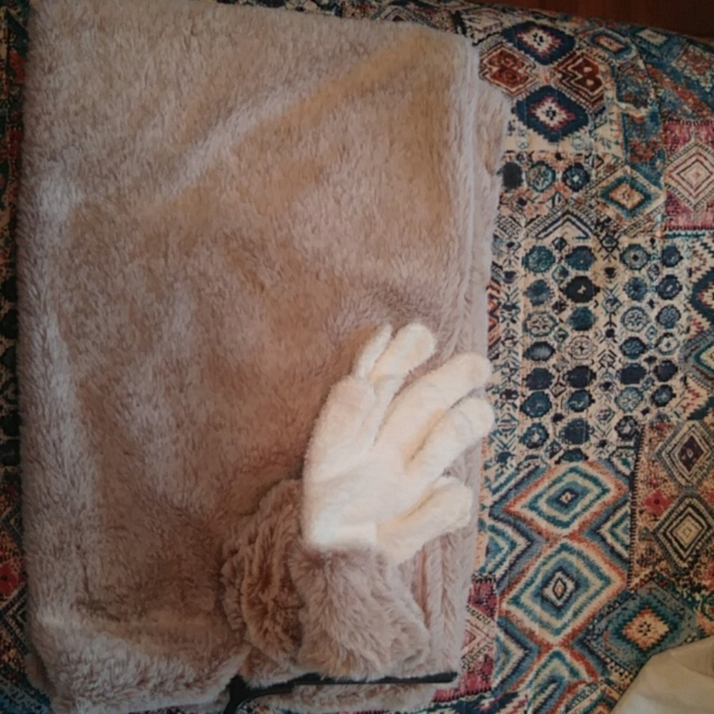 Scarf and glove set
